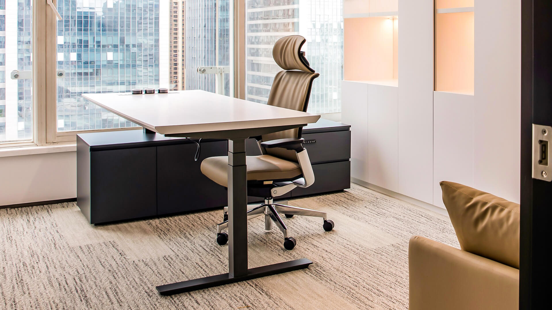 Mesh swivel chair